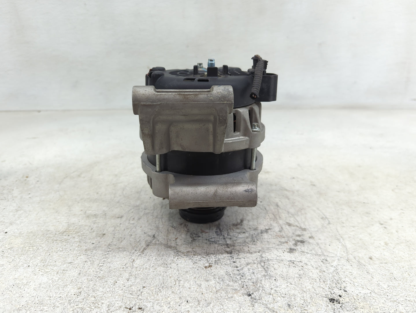 2016-2022 Chevrolet Spark Alternator Replacement Generator Charging Assembly Engine OEM P/N:42527306 Fits OEM Used Auto Part