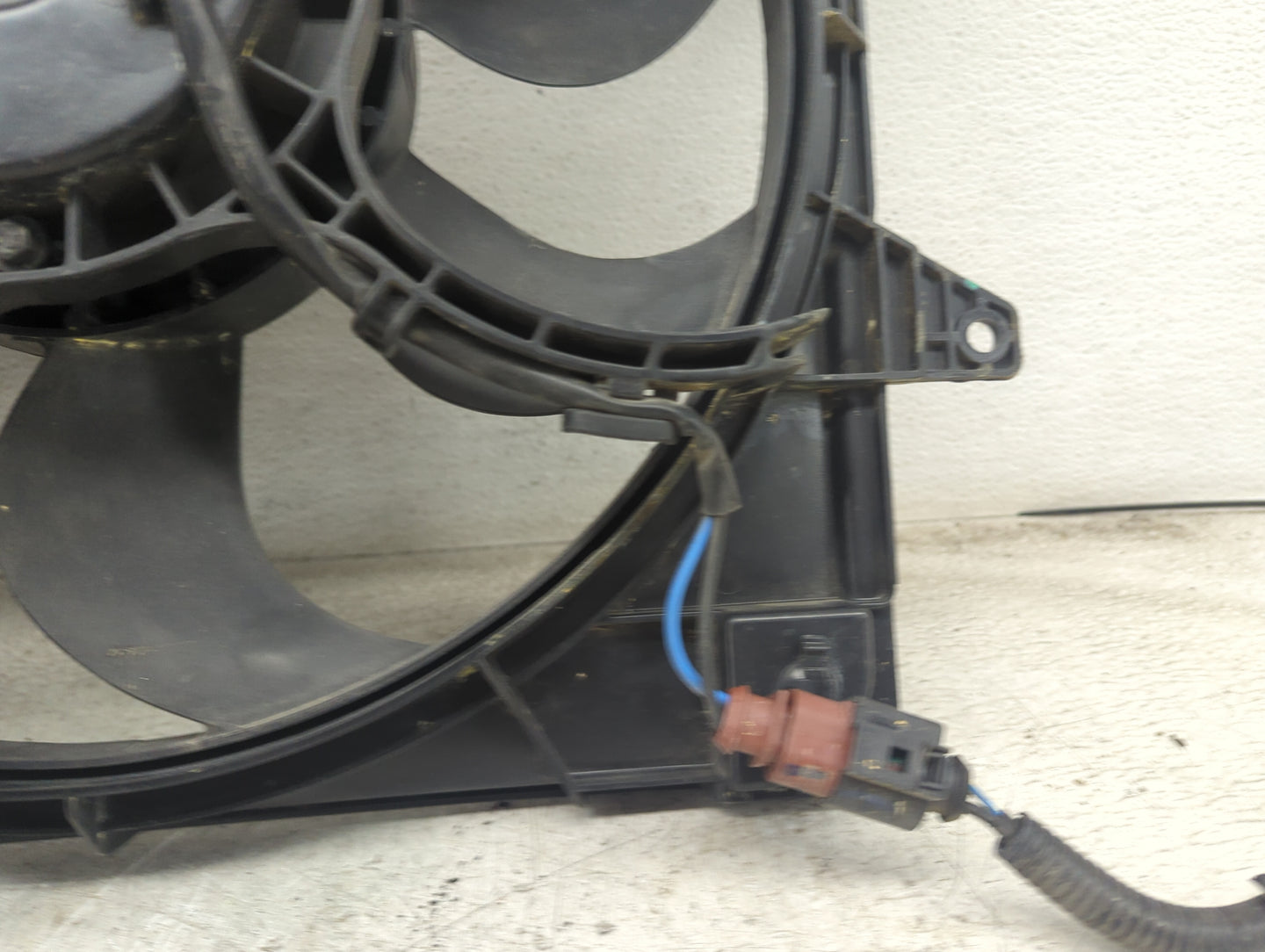 2016-2022 Chevrolet Spark Electric Radiator Cooling Fan Motor Assembly Fits Fits 2016 2017 2018 2019 2020 2021 2022 OEM Used