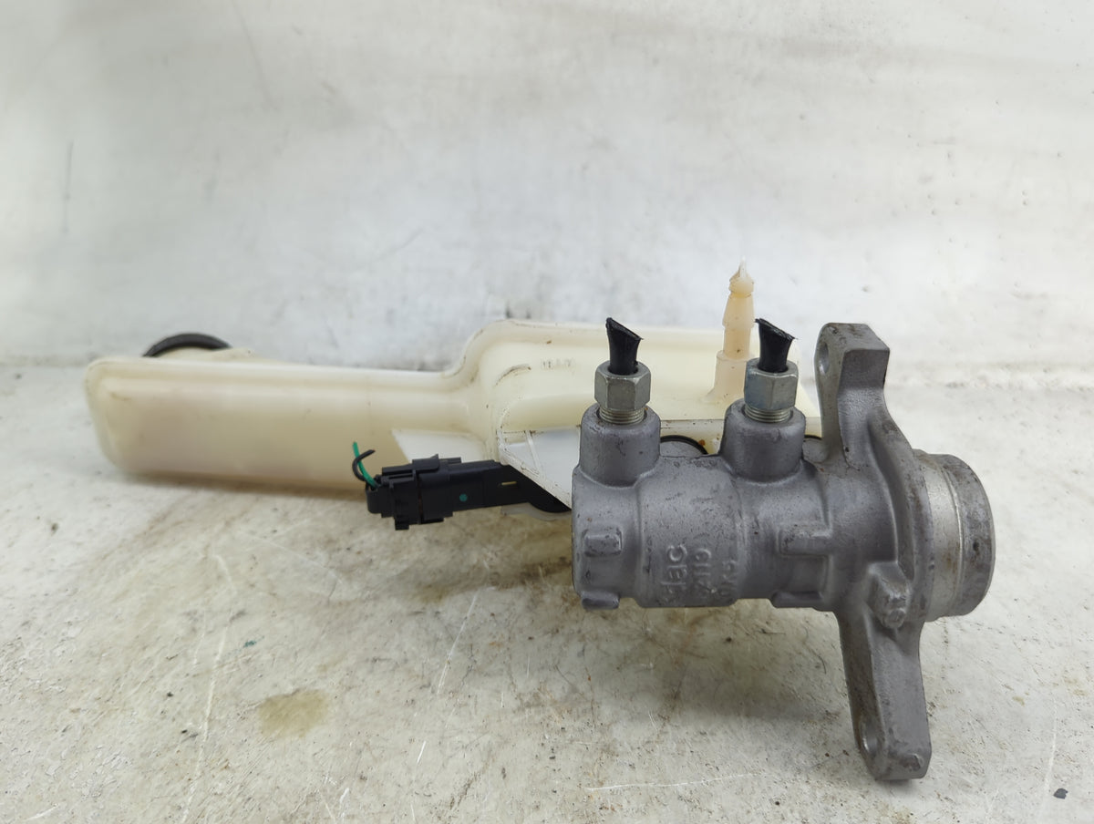 2016-2022 Chevrolet Spark Brake Master Cylinder 1492423 - Oemusedautoparts1.com