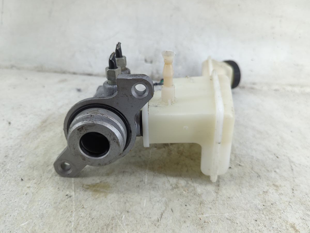 2016-2022 Chevrolet Spark Brake Master Cylinder 1492423 - Oemusedautoparts1.com
