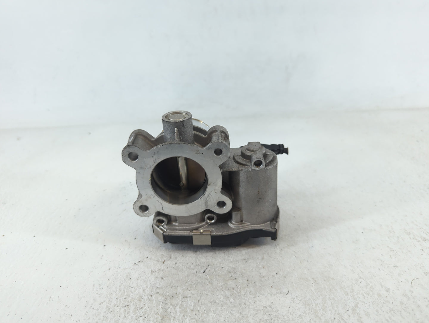 2016-2022 Chevrolet Spark Throttle Body P/N:156A140412704589000 Fits Fits 2016 2017 2018 2019 2020 2021 2022 OEM Used Auto P