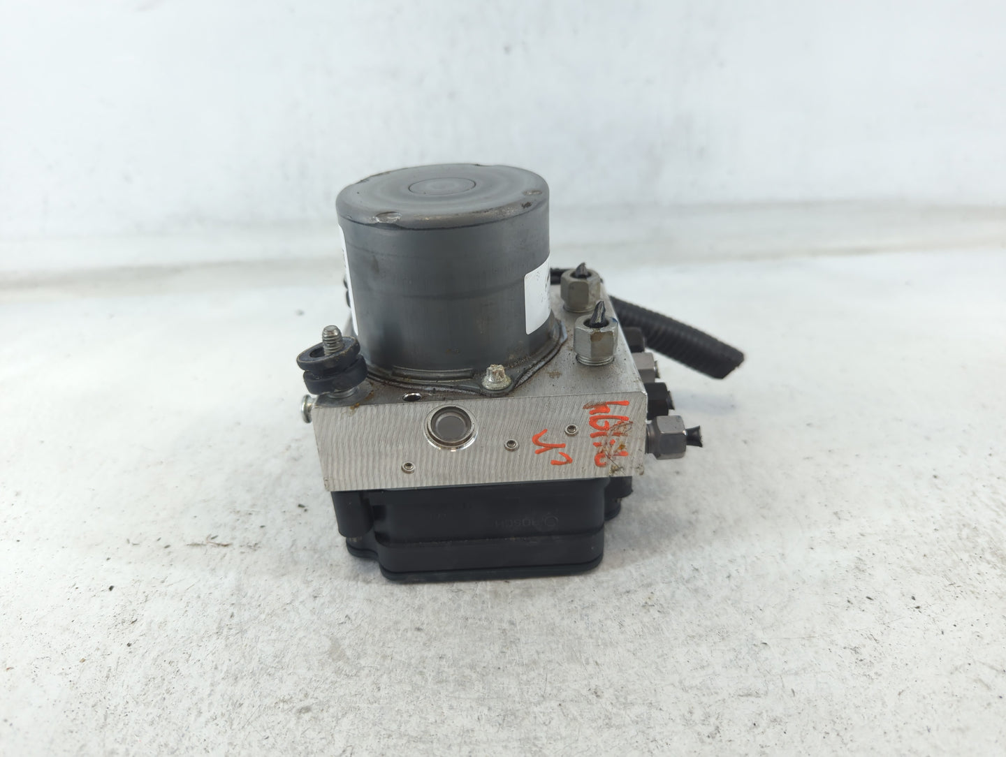 2019-2022 Chevrolet Spark ABS Pump Control Module Replacement P/N:42704012 Fits Fits 2019 2020 2021 2022 OEM Used Auto Parts