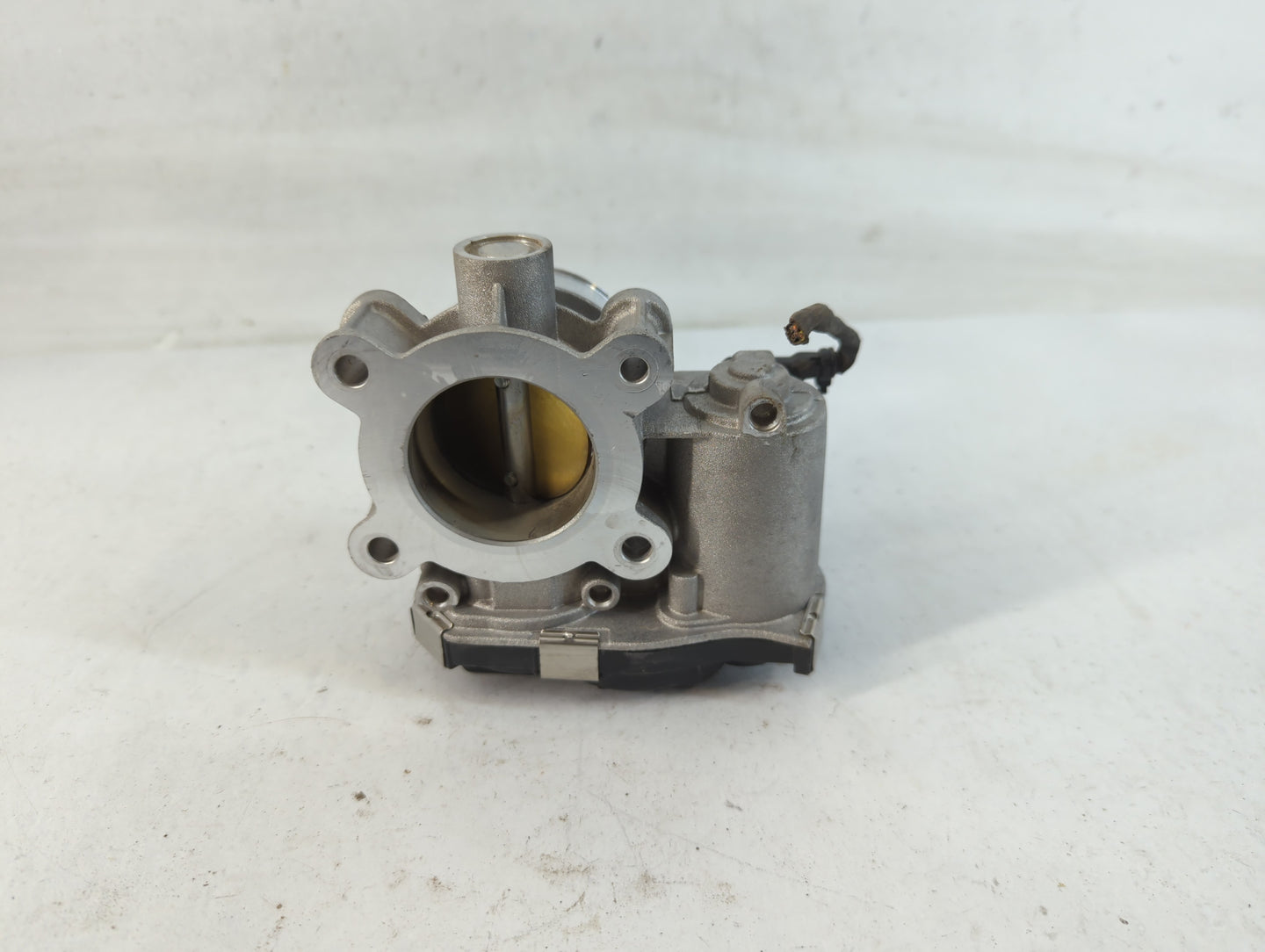 2016-2022 Chevrolet Spark Throttle Body P/N:20330A24841270458900 Fits Fits 2016 2017 2018 2019 2020 2021 2022 OEM Used Auto 