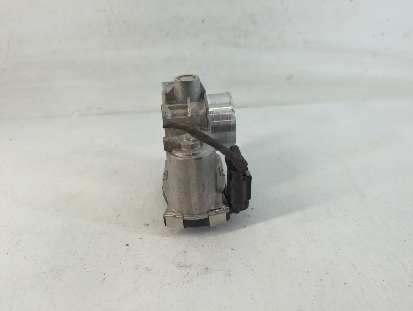 2016-2022 Chevrolet Spark Throttle Body P/N:20330A24841270458900 Fits Fits 2016 2017 2018 2019 2020 2021 2022 OEM Used Auto 