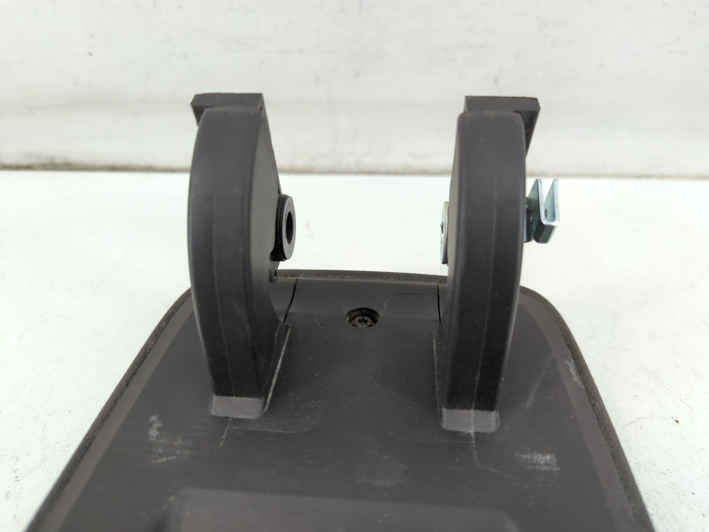 2021 Chevrolet Trailblazer Center Console Armrest Cover Lid Fits OEM Used Auto Parts - Oemusedautoparts1.com
