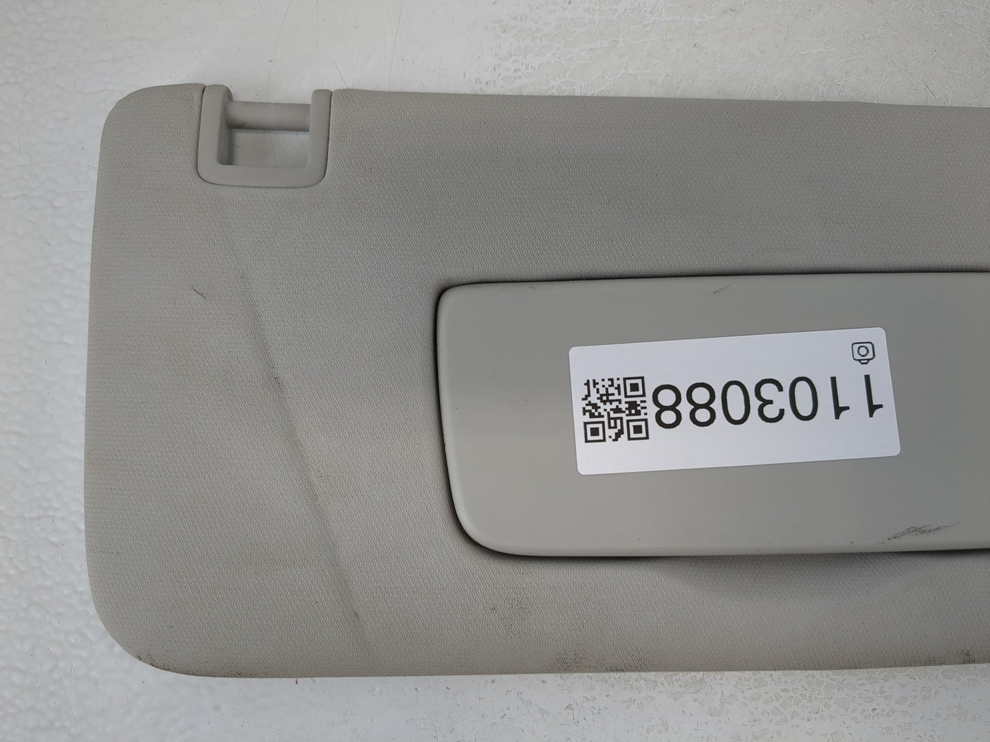 2021-2022 Chevrolet Trailblazer Sun Visor Shade Replacement Passenger Right Mirror Fits Fits 2021 2022 OEM Used Auto Parts -