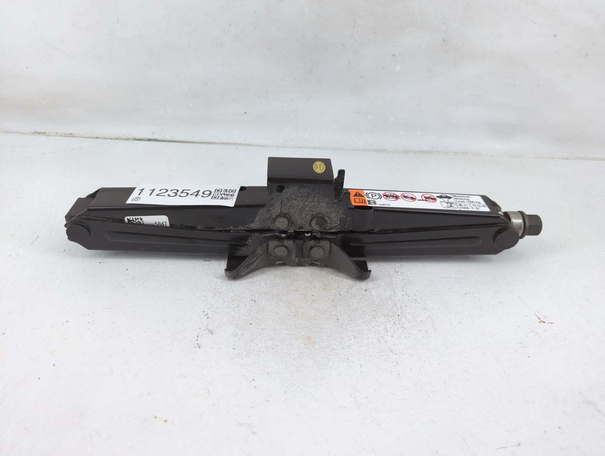 2021 Chevrolet Trailblazer Spare Scissor Car Jack - Oemusedautoparts1.com