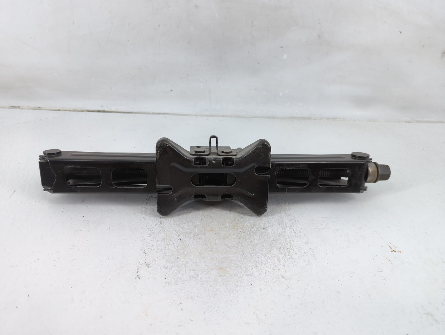 2021 Chevrolet Trailblazer Spare Scissor Car Jack - Oemusedautoparts1.com