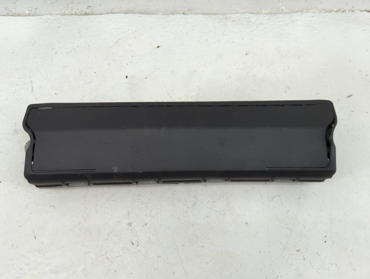 2021-2022 Chevrolet Trailblazer Air Bag Passenger Right Knee OEM P/N:22823445 84040725 Fits Fits 2017 2018 2019 2020 2021 20