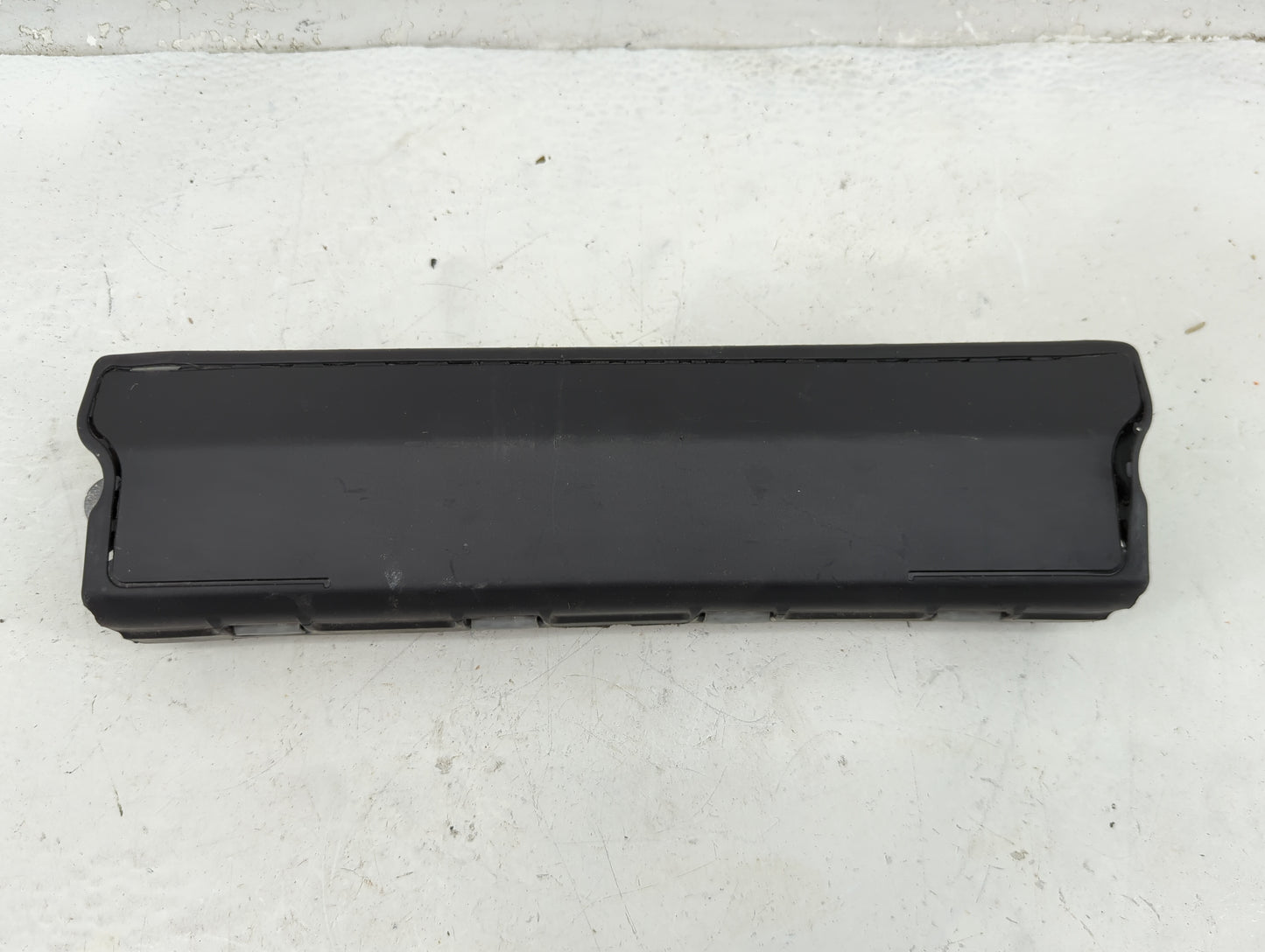 2021-2022 Chevrolet Trailblazer Air Bag Passenger Right Knee OEM P/N:22823445 84040725 Fits Fits 2017 2018 2019 2020 2021 20