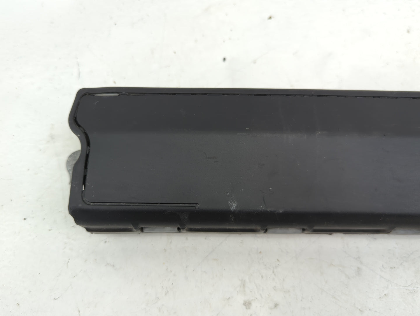 2021-2022 Chevrolet Trailblazer Air Bag Passenger Right Knee OEM P/N:22823445 84040725 Fits Fits 2017 2018 2019 2020 2021 20