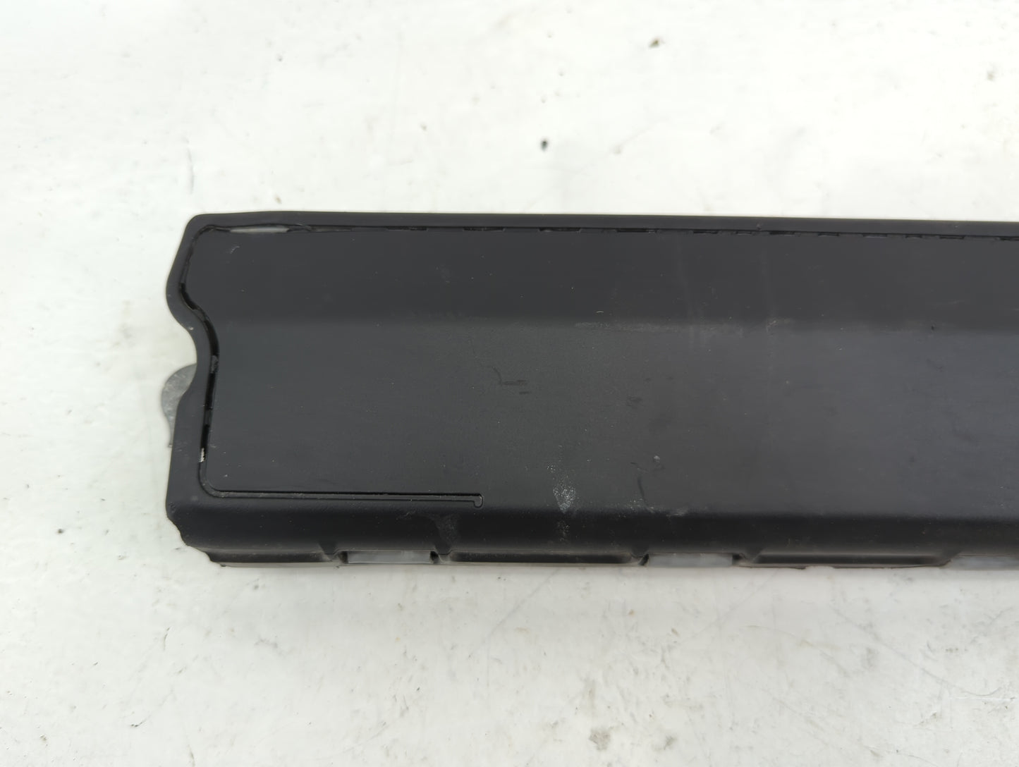 2021-2022 Chevrolet Trailblazer Air Bag Passenger Right Knee OEM P/N:22823445 84040725 Fits Fits 2017 2018 2019 2020 2021 20