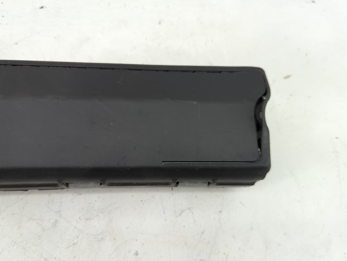 2021-2022 Chevrolet Trailblazer Air Bag Passenger Right Knee OEM P/N:22823445 84040725 Fits Fits 2017 2018 2019 2020 2021 20