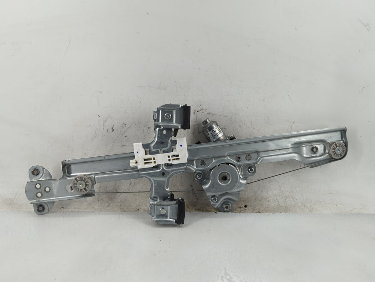 2021-2022 Chevrolet Trailblazer Used Window Regulator Passenger Front - Oemusedautoparts1.com