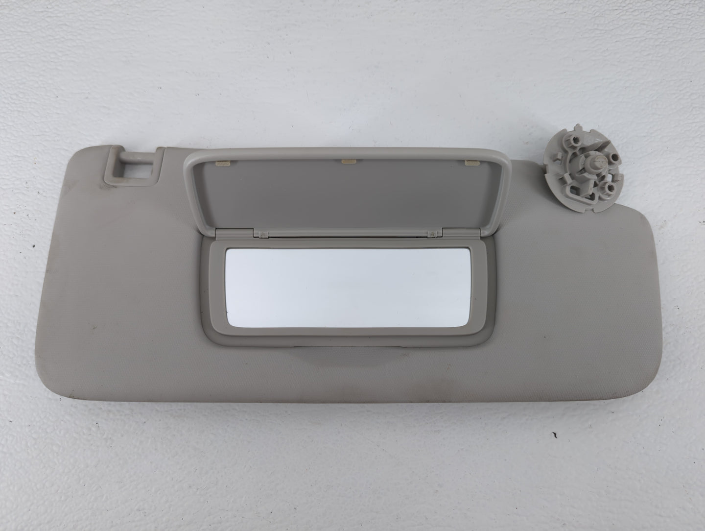 2021-2022 Chevrolet Trailblazer Sun Visor Shade Replacement Driver Left Mirror Fits Fits 2021 2022 OEM Used Auto Parts - Oem