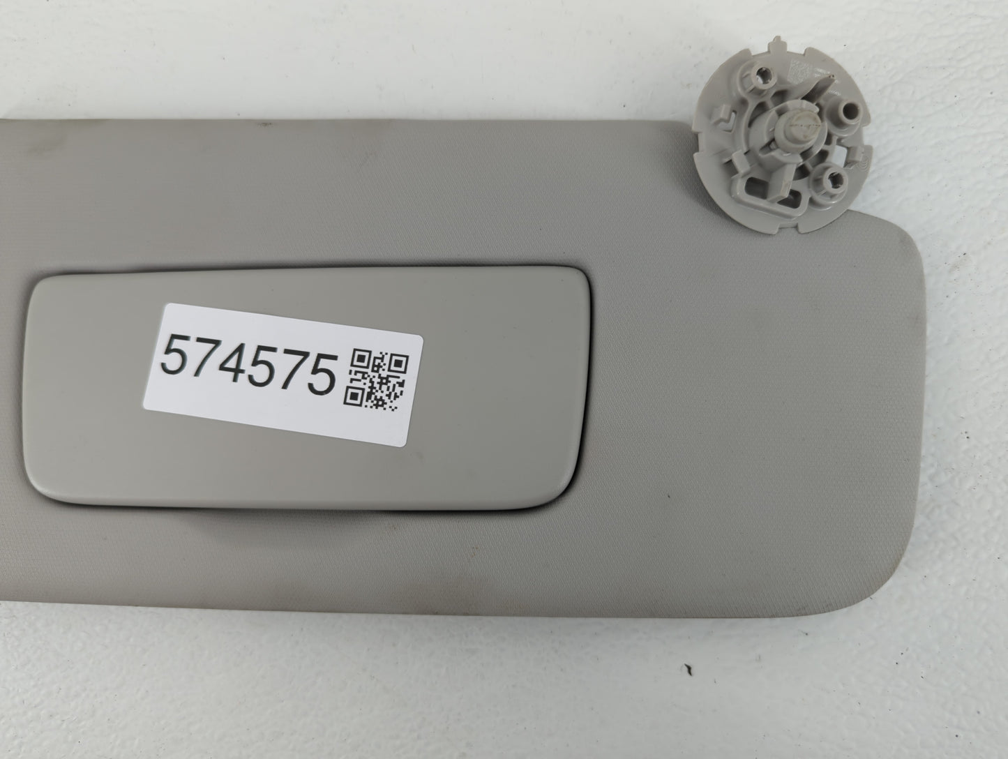 2021-2022 Chevrolet Trailblazer Sun Visor Shade Replacement Driver Left Mirror Fits Fits 2021 2022 OEM Used Auto Parts - Oem