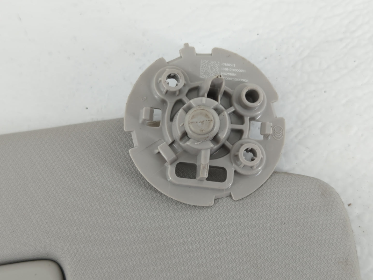 2021-2022 Chevrolet Trailblazer Sun Visor Shade Replacement Driver Left Mirror Fits Fits 2021 2022 OEM Used Auto Parts - Oem