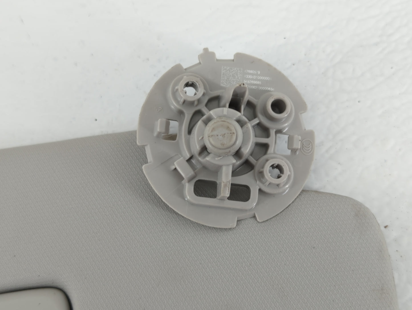 2021-2022 Chevrolet Trailblazer Sun Visor Shade Replacement Driver Left Mirror Fits Fits 2021 2022 OEM Used Auto Parts - Oem