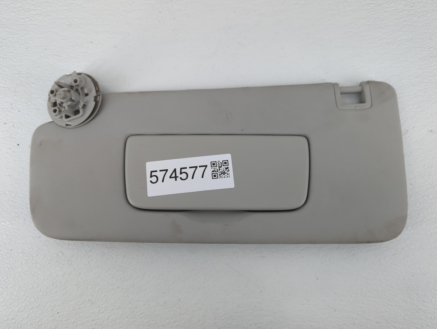 2021-2022 Chevrolet Trailblazer Sun Visor Shade Replacement Passenger Right Mirror Fits Fits 2021 2022 OEM Used Auto Parts -