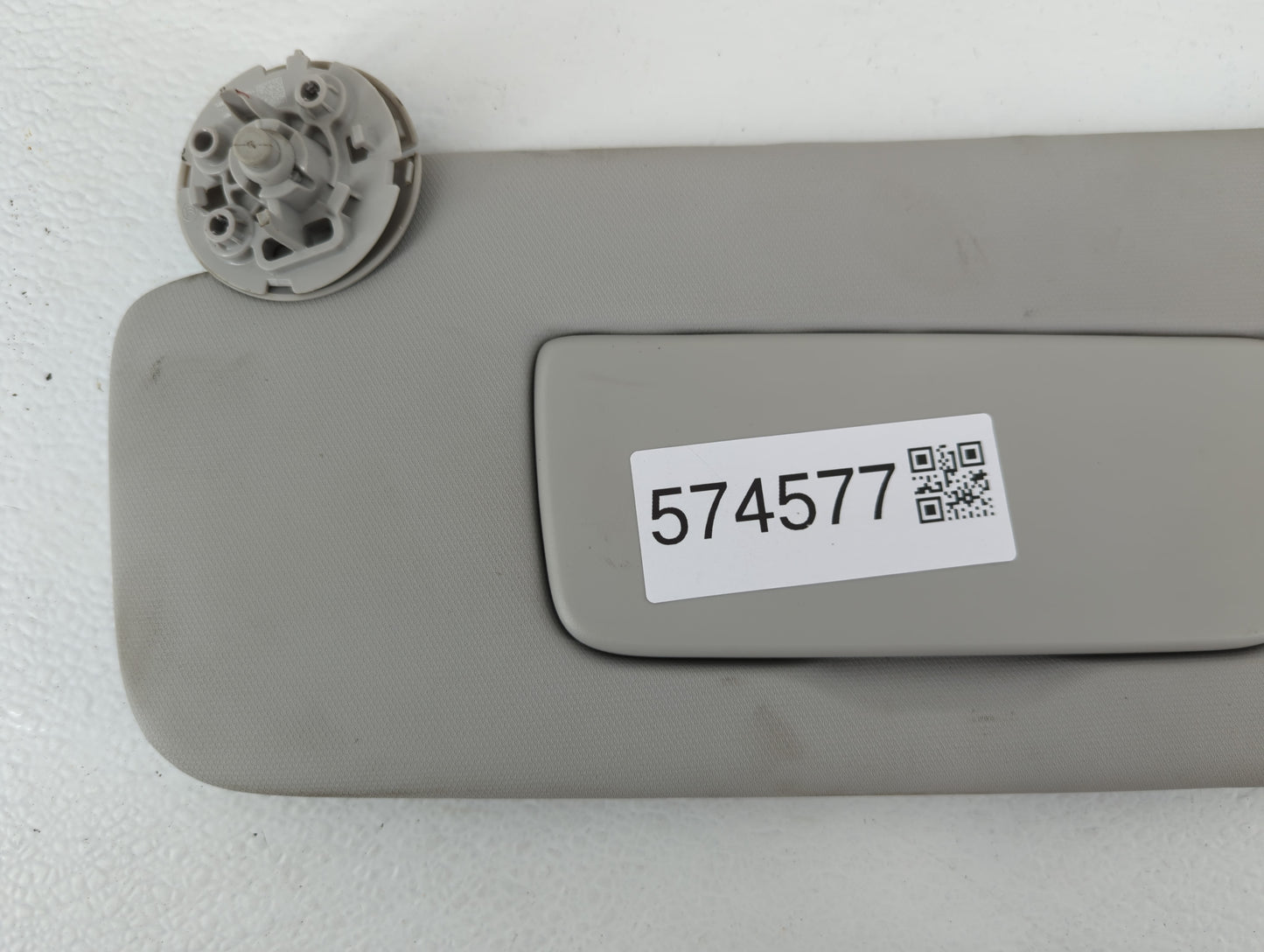 2021-2022 Chevrolet Trailblazer Sun Visor Shade Replacement Passenger Right Mirror Fits Fits 2021 2022 OEM Used Auto Parts -