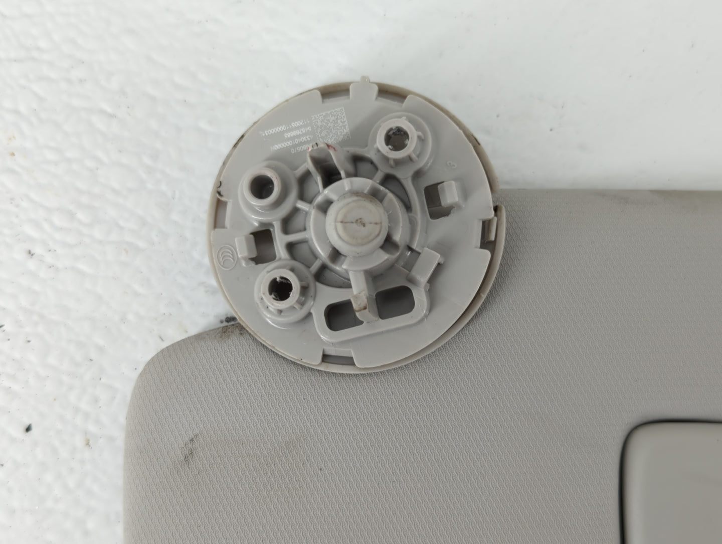 2021-2022 Chevrolet Trailblazer Sun Visor Shade Replacement Passenger Right Mirror Fits Fits 2021 2022 OEM Used Auto Parts -