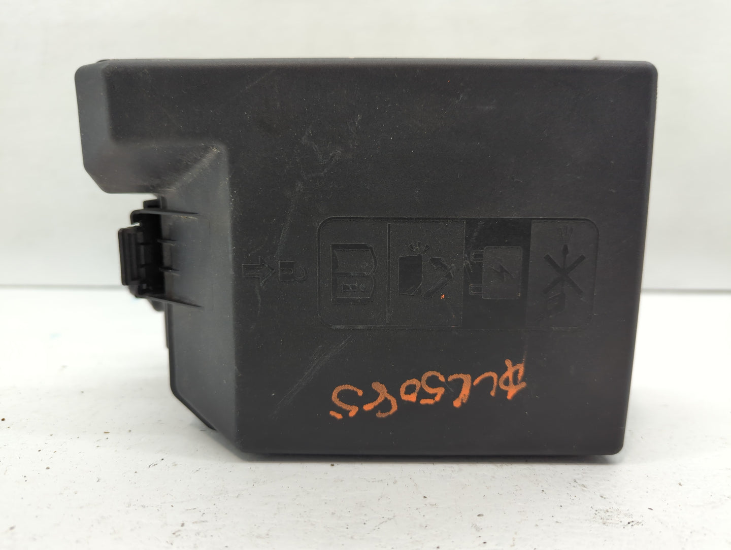 2021-2022 Chevrolet Trailblazer Fusebox Fuse Box Panel Relay Module P/N:42724258 Fits Fits 2021 2022 OEM Used Auto Parts - O