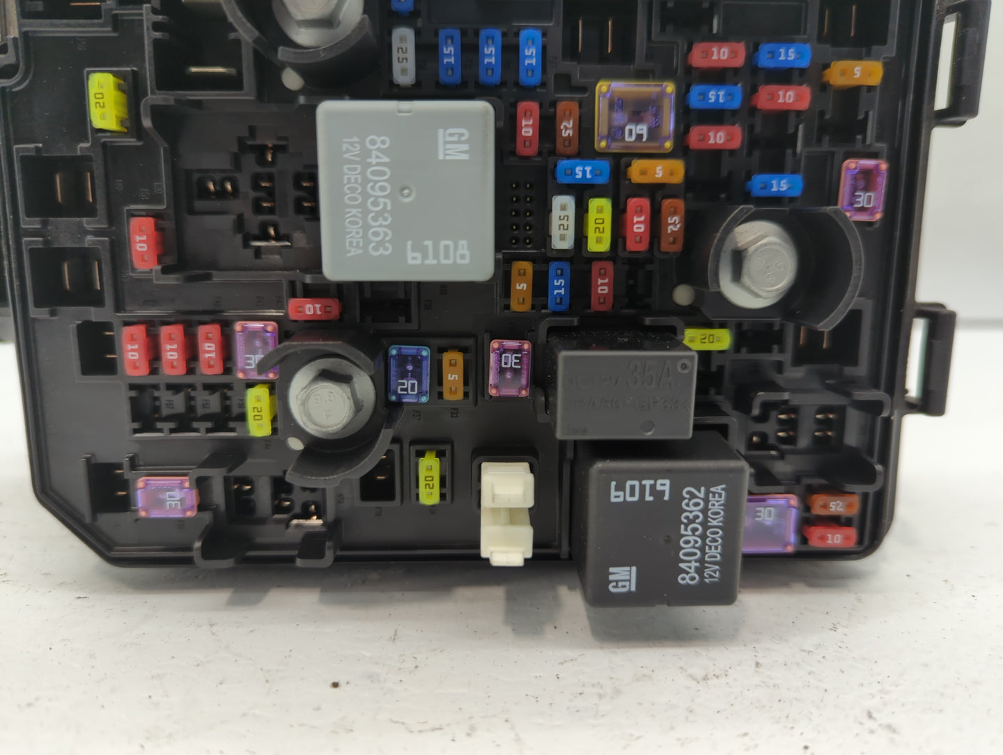 2021-2022 Chevrolet Trailblazer Fusebox Fuse Box Panel Relay Module P/N:42724258 Fits Fits 2021 2022 OEM Used Auto Parts - O