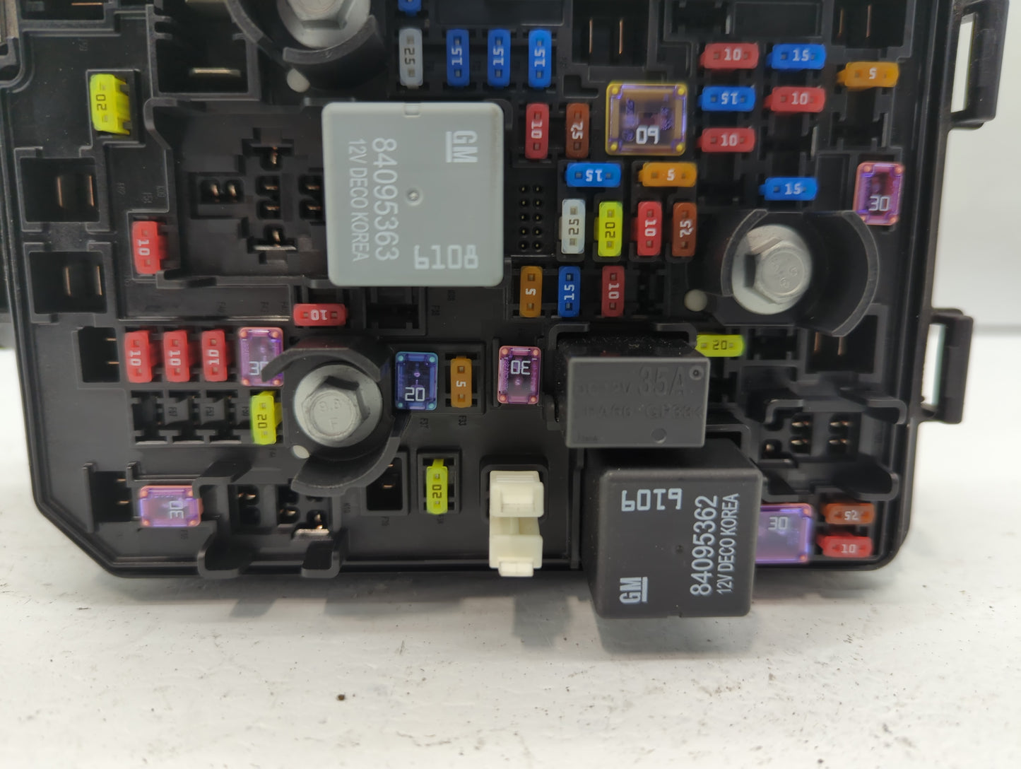 2021-2022 Chevrolet Trailblazer Fusebox Fuse Box Panel Relay Module P/N:42724258 Fits Fits 2021 2022 OEM Used Auto Parts - O