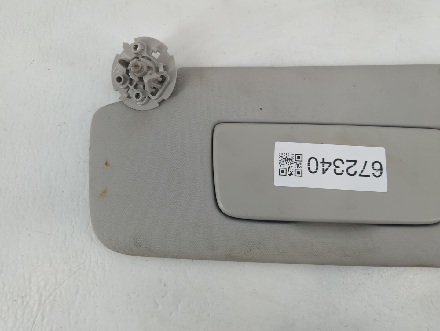 2021-2022 Chevrolet Trailblazer Sun Visor Shade Replacement Driver Left Mirror Fits Fits 2021 2022 OEM Used Auto Parts - Oem