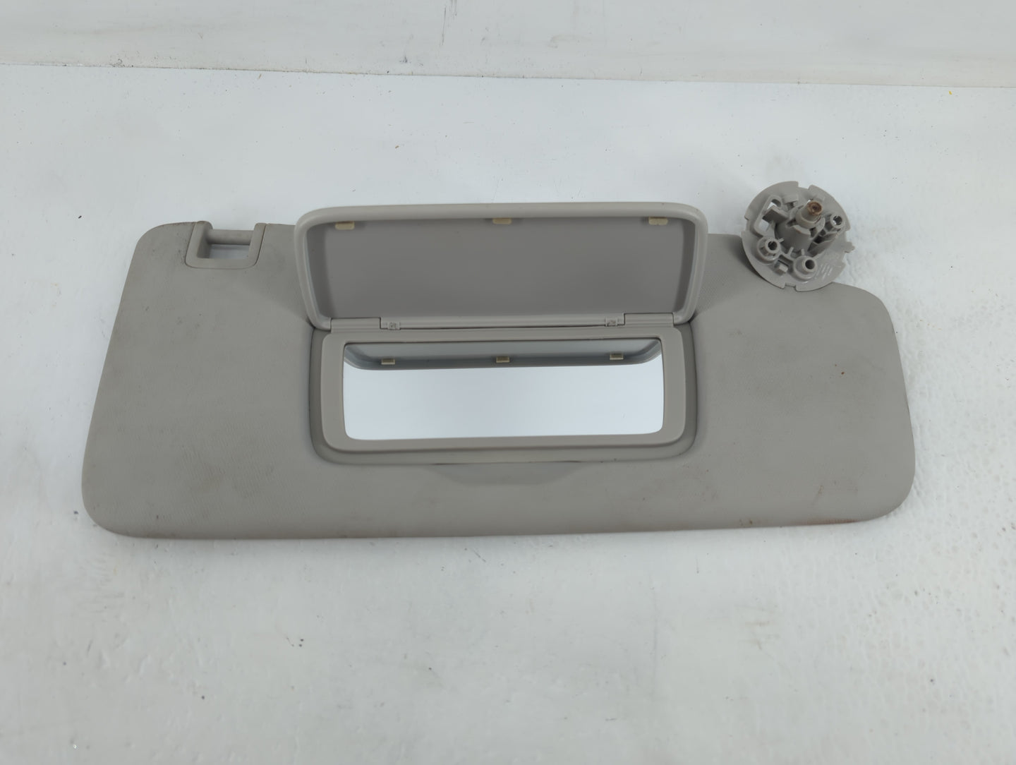 2021-2022 Chevrolet Trailblazer Sun Visor Shade Replacement Passenger Right Mirror Fits Fits 2021 2022 OEM Used Auto Parts -