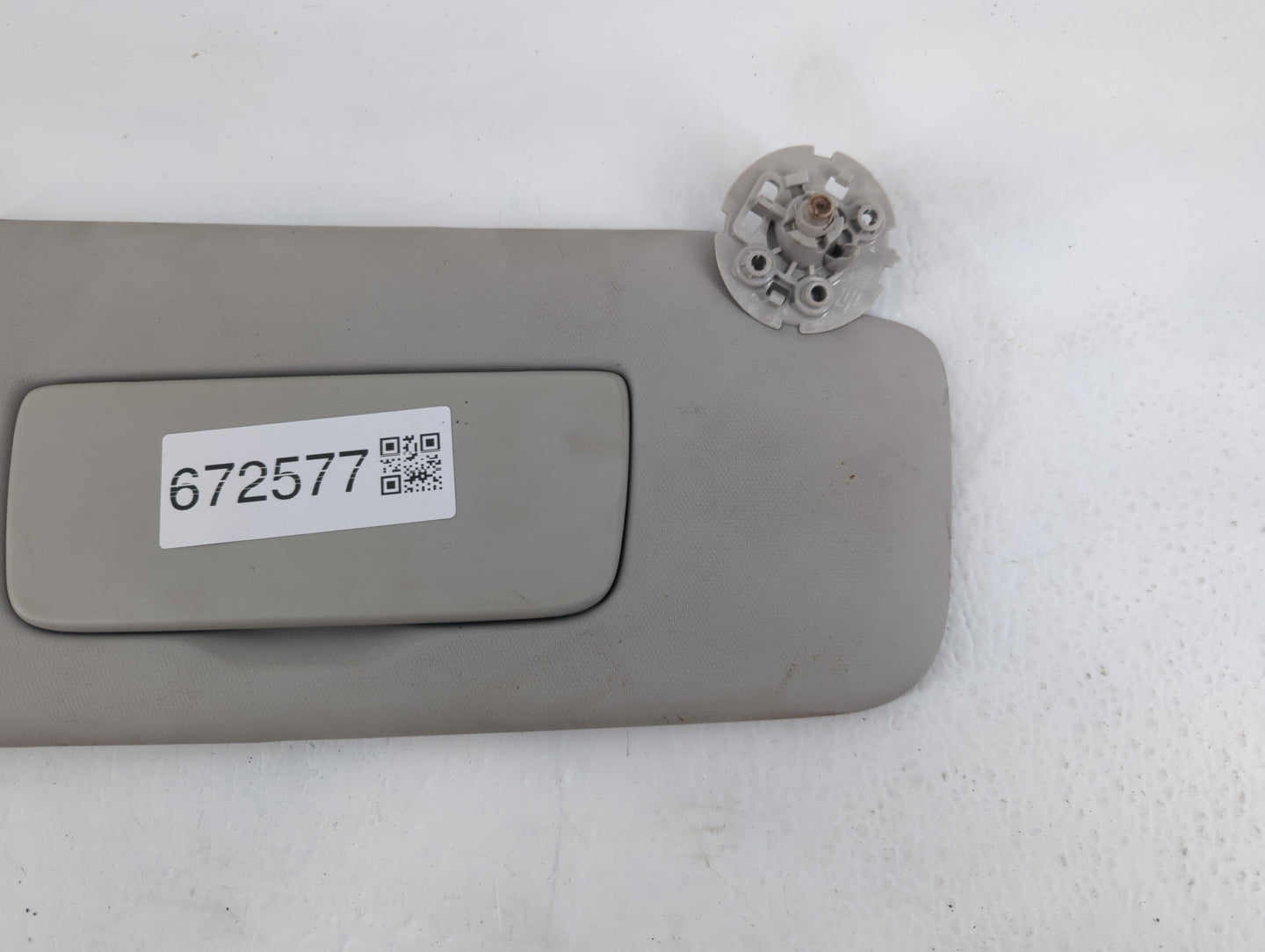 2021-2022 Chevrolet Trailblazer Sun Visor Shade Replacement Passenger Right Mirror Fits Fits 2021 2022 OEM Used Auto Parts -