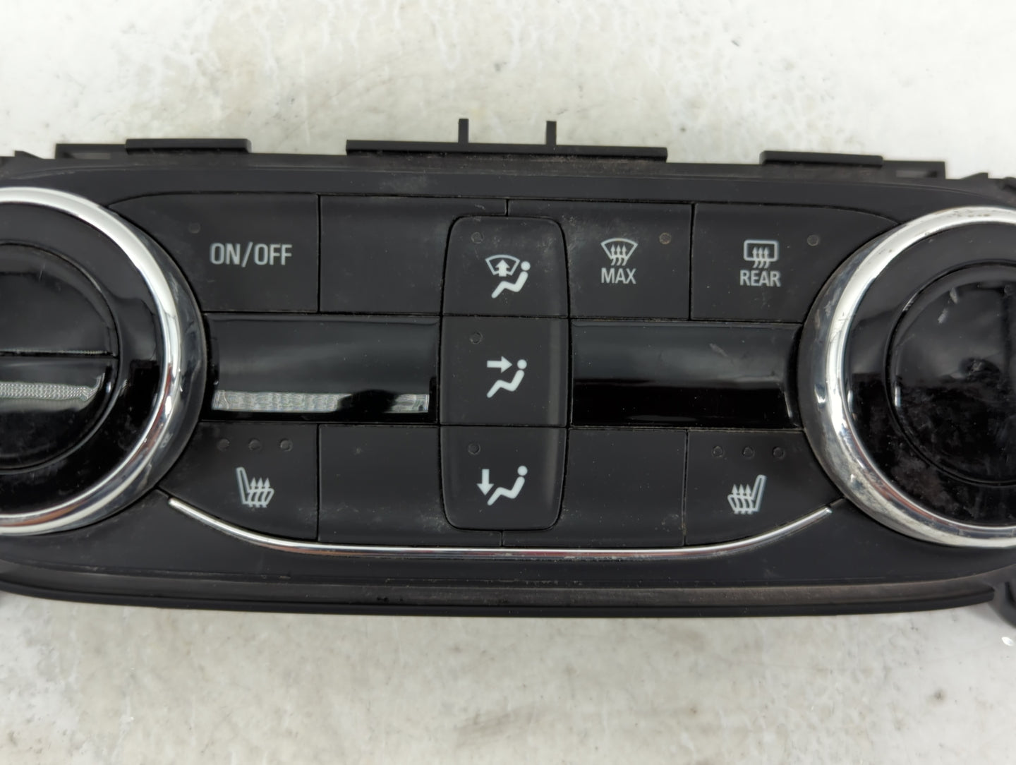 2021-2022 Chevrolet Trailblazer Climate Control Module Temperature AC/Heater Replacement Fits Fits 2021 2022 OEM Used Auto P