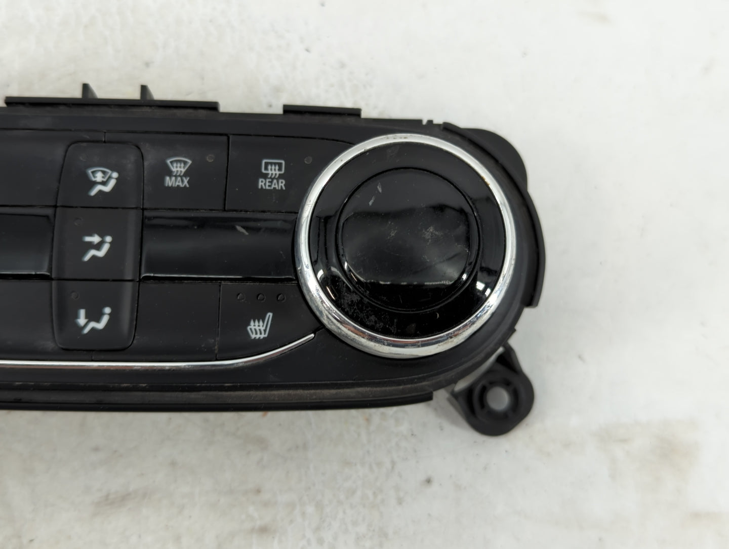 2021-2022 Chevrolet Trailblazer Climate Control Module Temperature AC/Heater Replacement Fits Fits 2021 2022 OEM Used Auto P