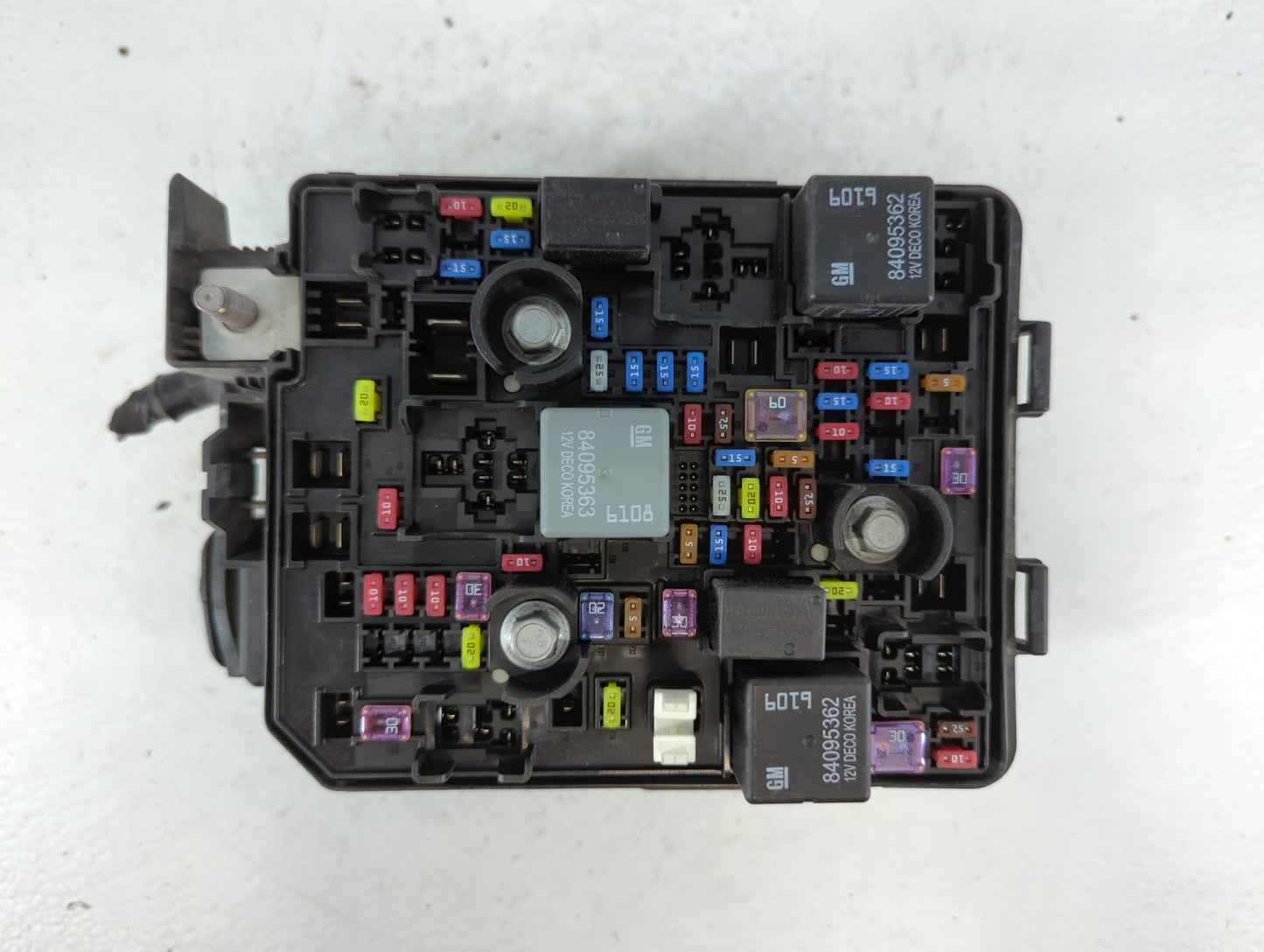 2021-2022 Chevrolet Trailblazer Fusebox Fuse Box Panel Relay Module P/N:42745052 Fits Fits 2021 2022 OEM Used Auto Parts - O