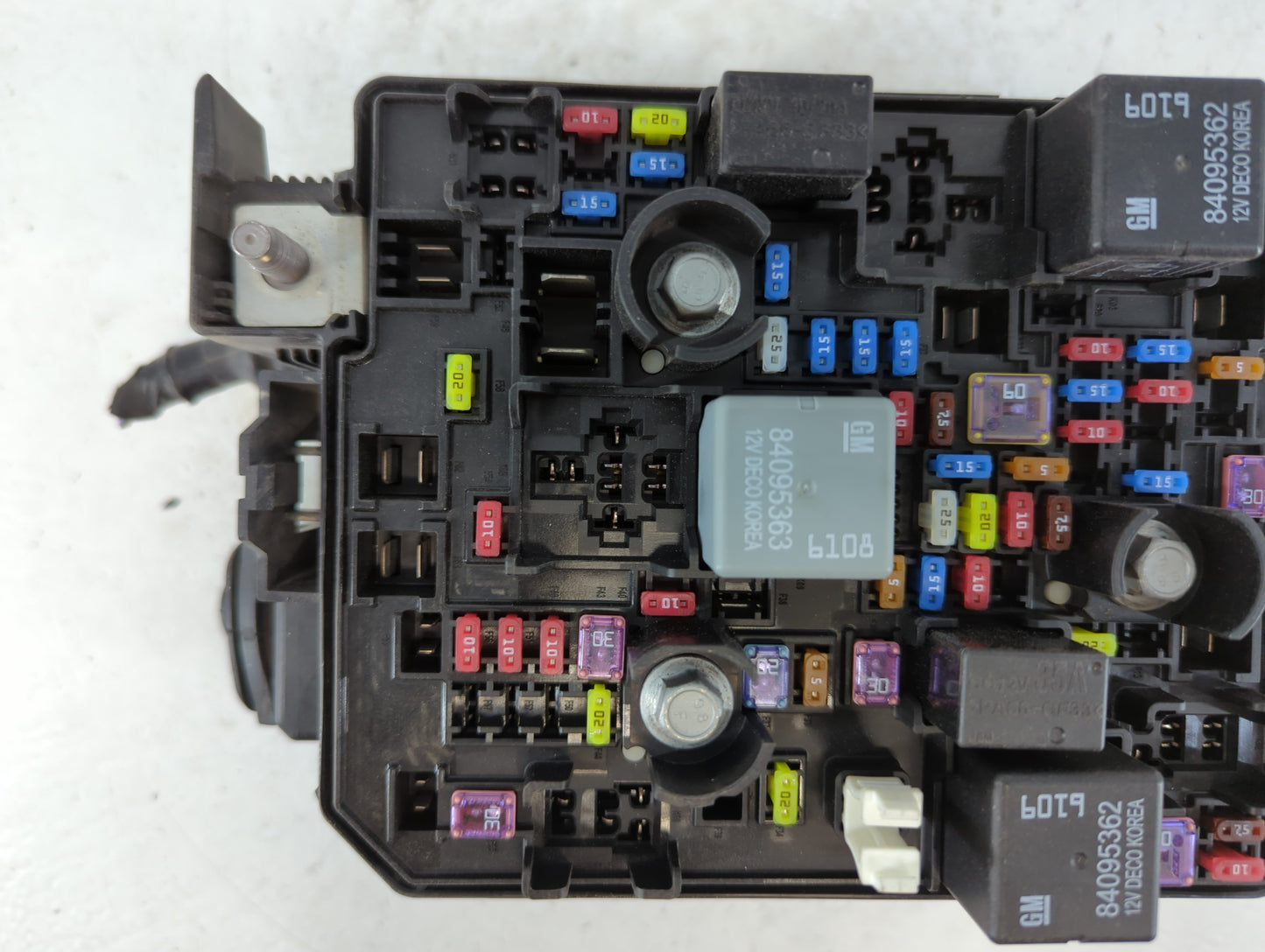 2021-2022 Chevrolet Trailblazer Fusebox Fuse Box Panel Relay Module P/N:42745052 Fits Fits 2021 2022 OEM Used Auto Parts - O