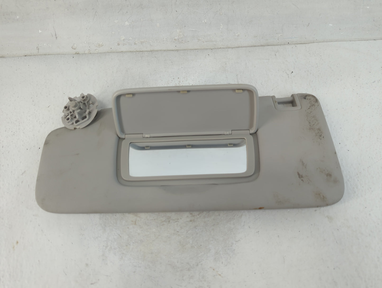 2021-2022 Chevrolet Trailblazer Sun Visor Shade Replacement Driver Left Mirror Fits Fits 2021 2022 OEM Used Auto Parts - Oem