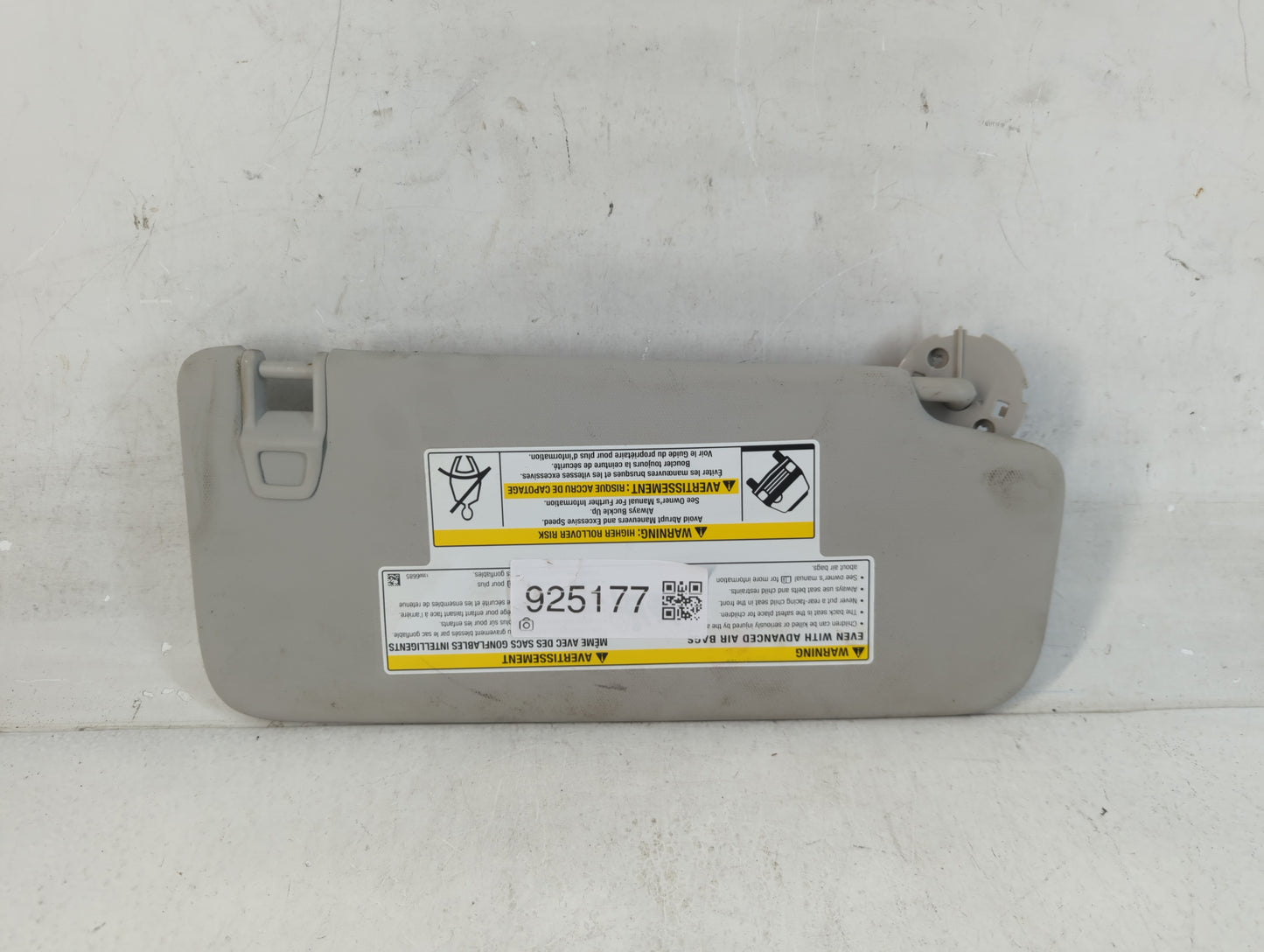 2021-2022 Chevrolet Trailblazer Sun Visor Shade Replacement Driver Left Mirror Fits Fits 2021 2022 OEM Used Auto Parts - Oem