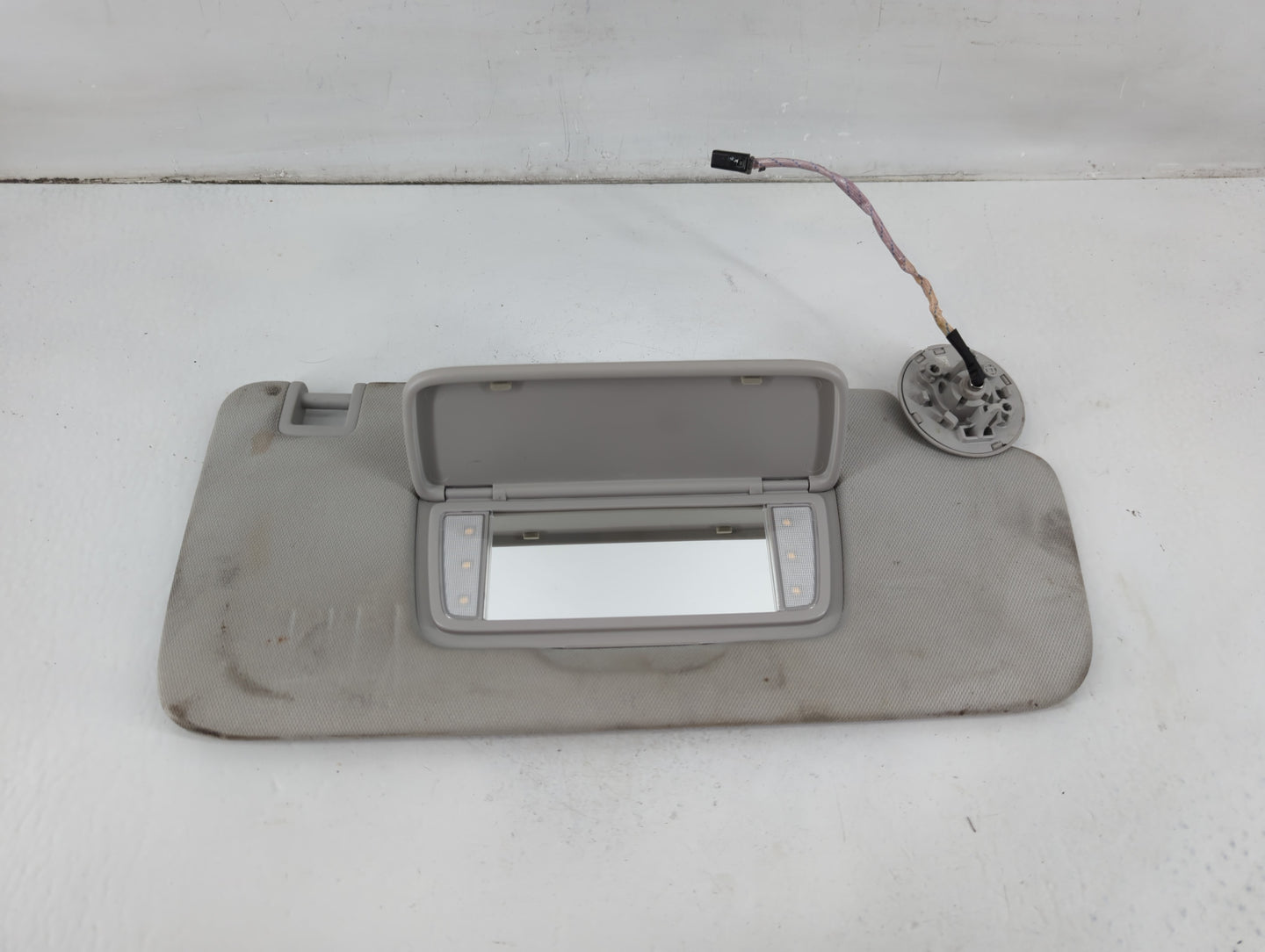 2018-2022 Chevrolet Traverse Sun Visor Shade Replacement Passenger Right Mirror Fits Fits 2018 2019 2020 2021 2022 OEM Used 