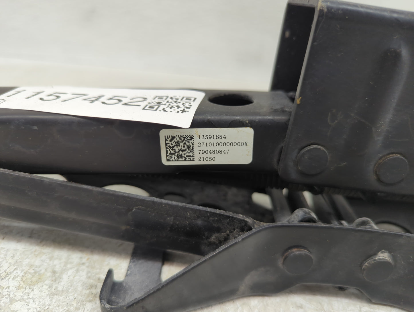 2021 Chevrolet Traverse Spare Scissor Car Jack - Oemusedautoparts1.com