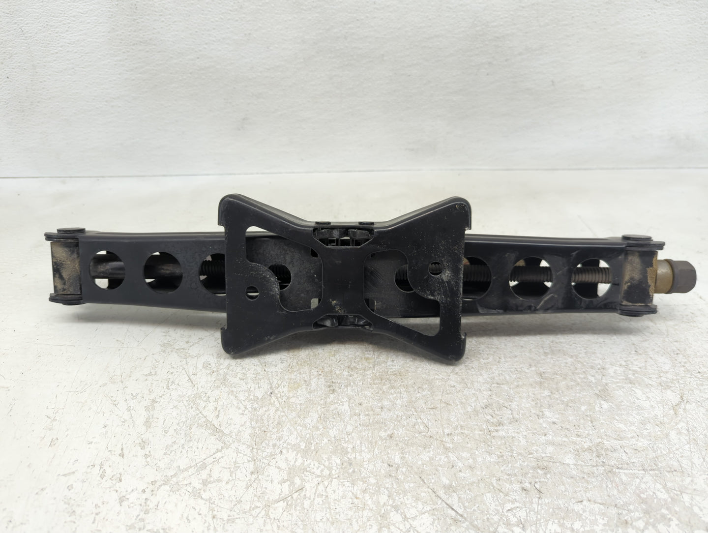 2021 Chevrolet Traverse Spare Scissor Car Jack - Oemusedautoparts1.com