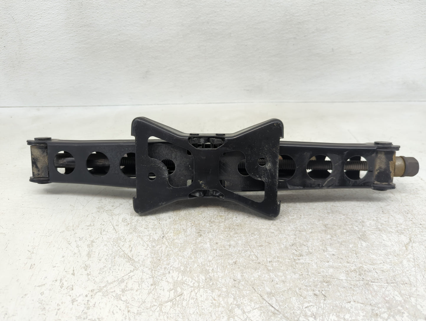 2021 Chevrolet Traverse Spare Scissor Car Jack - Oemusedautoparts1.com