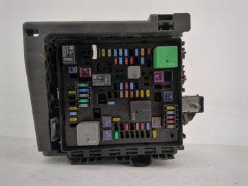 2020-2022 Chevrolet Traverse Fusebox Fuse Box Panel Relay Module P/N:13455283 9151A31 Fits Fits 2019 2020 2021 2022 OEM Used Auto Parts