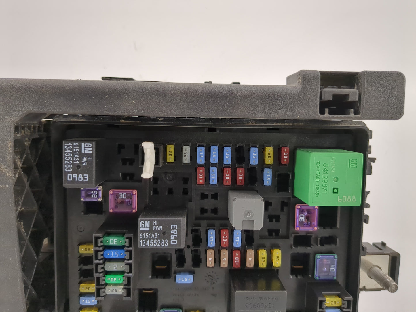 2020-2022 Chevrolet Traverse Fusebox Fuse Box Panel Relay Module P/N:13455283 9151A31 Fits Fits 2019 2020 2021 2022 OEM Used
