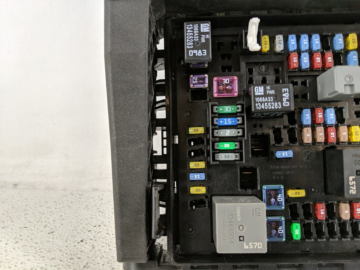 2020-2022 Chevrolet Traverse Fusebox Fuse Box Panel Relay Module P/N:812914718 85140174 Fits Fits 2019 2020 2021 2022 OEM Us