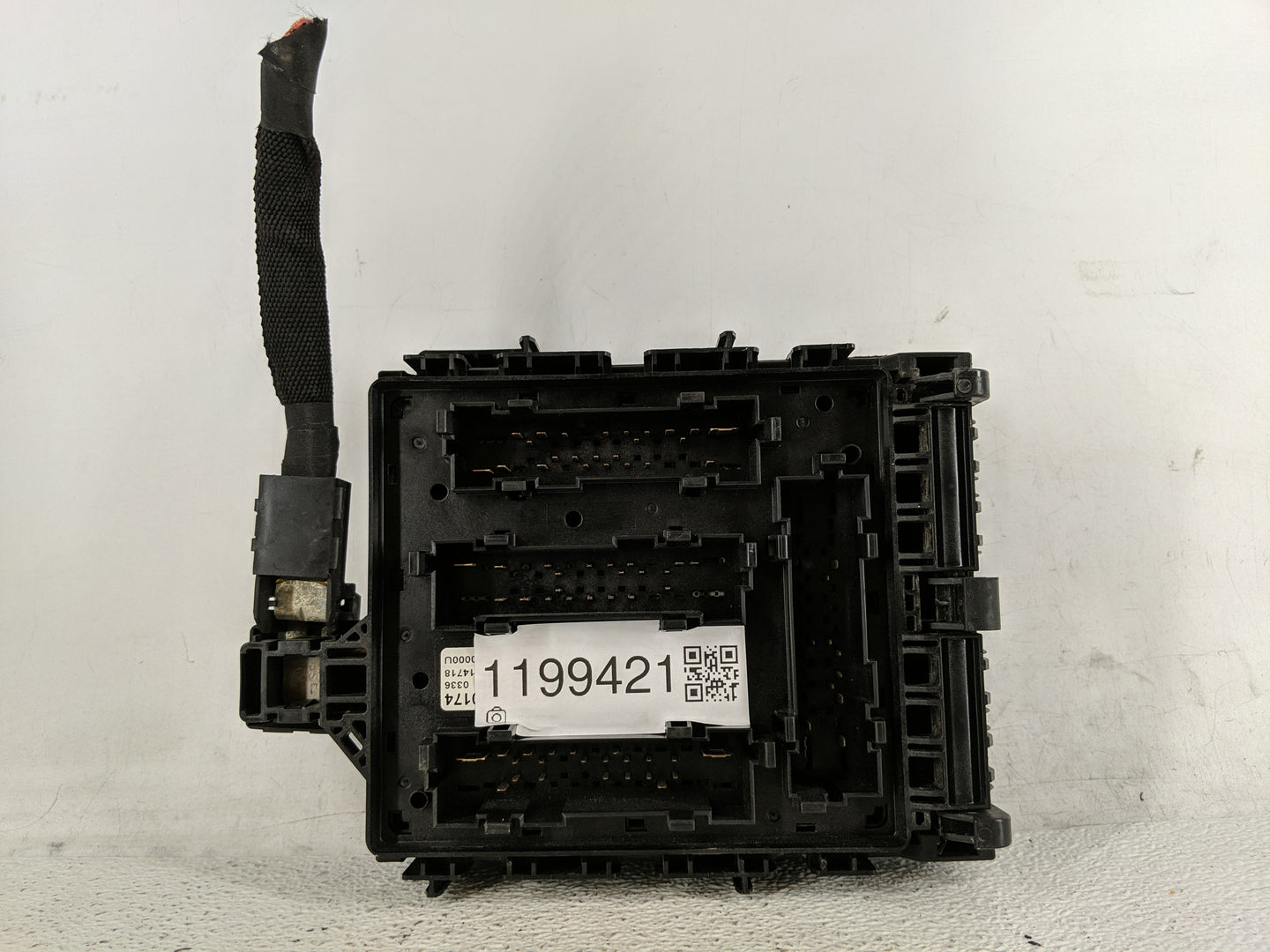 2020-2022 Chevrolet Traverse Fusebox Fuse Box Panel Relay Module P/N:812914718 85140174 Fits Fits 2019 2020 2021 2022 OEM Us
