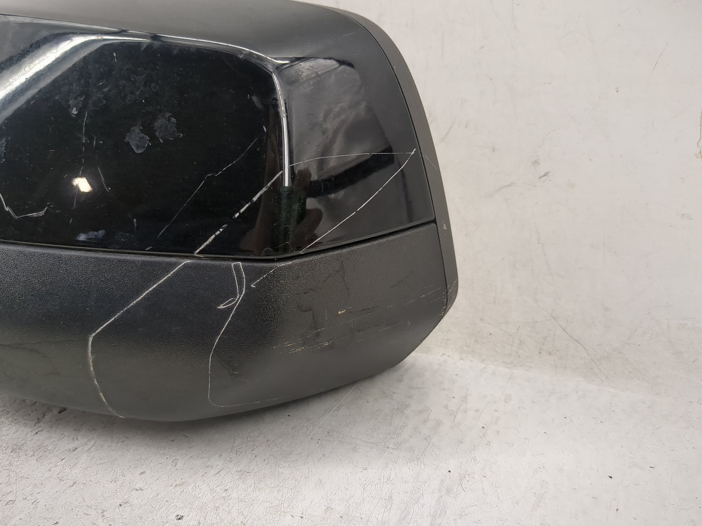 2018-2022 Chevrolet Traverse Driver Side View Mirror - Left Door Mirror OEM Used - Oemusedautoparts1.com