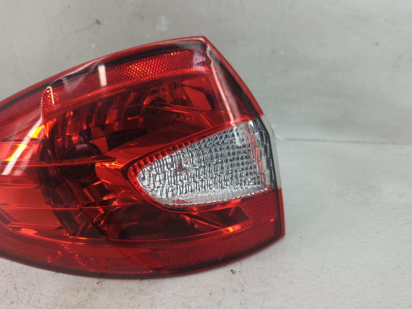 2018-2021 Chevrolet Traverse Tail Light Assembly Driver Left OEM P/N:AE83-13B505-AC Fits Fits 2018 2019 2020 2021 OEM Used A