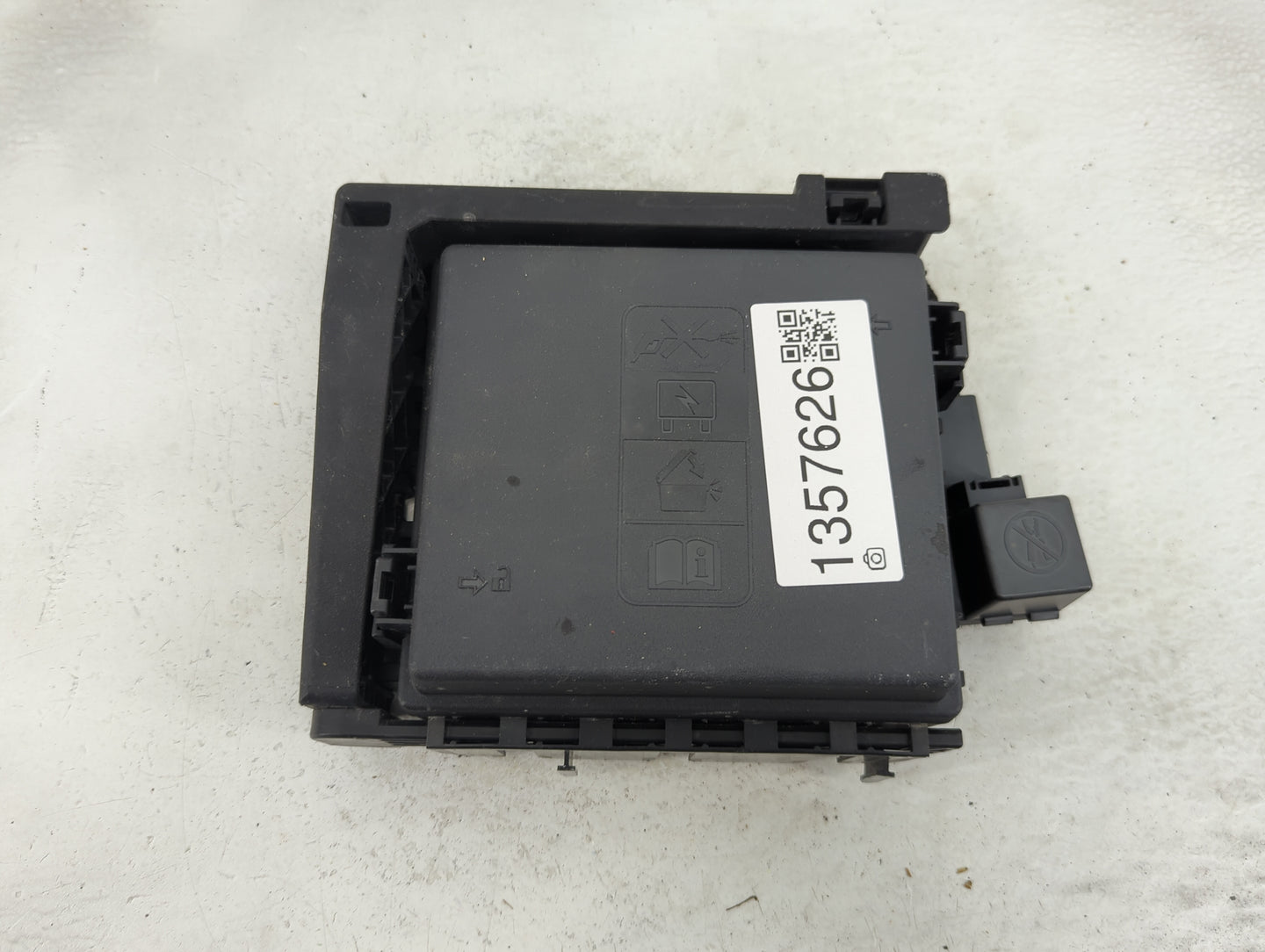 2020-2022 Chevrolet Traverse Fusebox Fuse Box Panel Relay Module P/N:8494 9767 Fits Fits 2019 2020 2021 2022 OEM Used Auto P