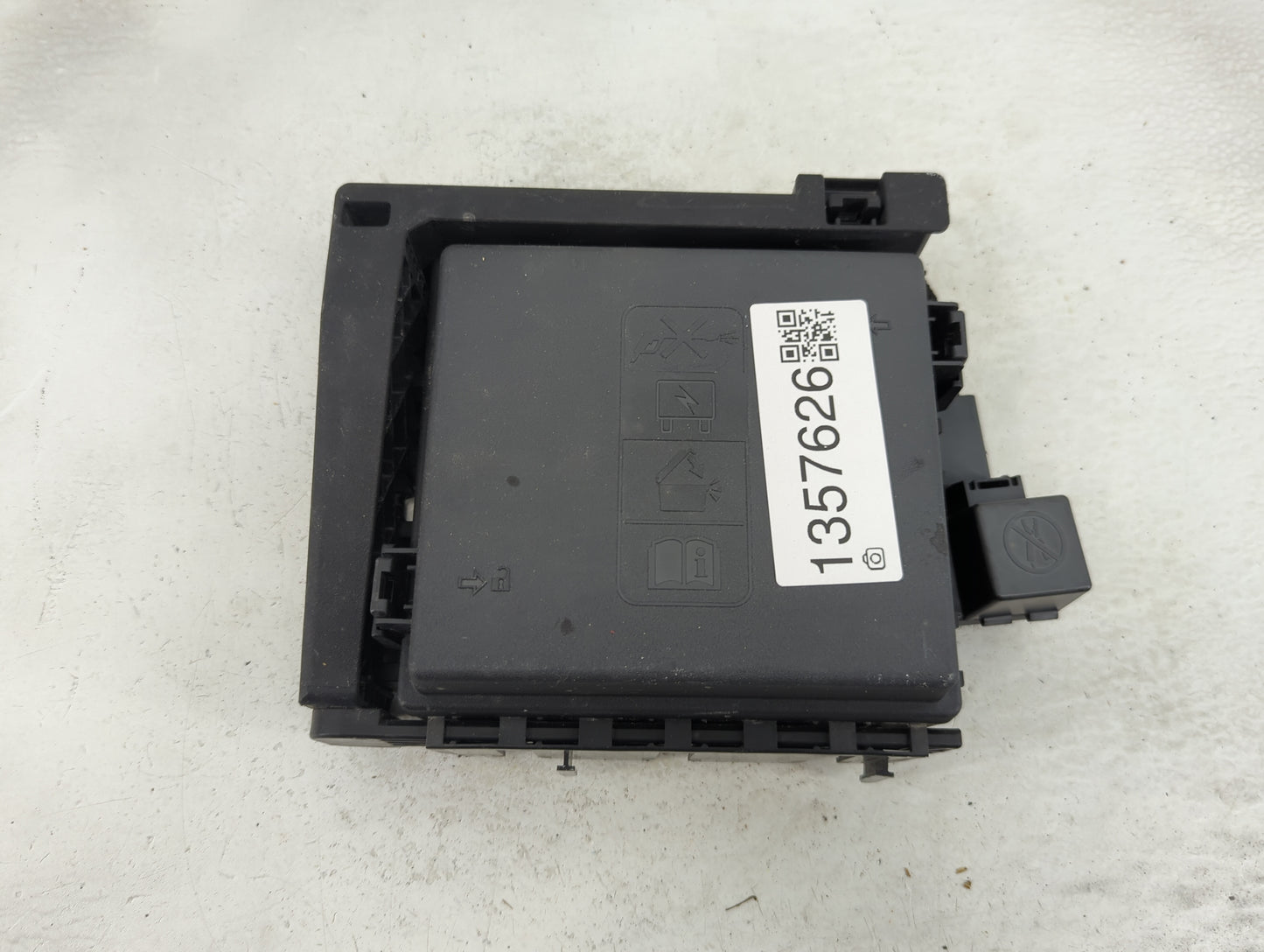 2020-2022 Chevrolet Traverse Fusebox Fuse Box Panel Relay Module P/N:8494 9767 Fits Fits 2019 2020 2021 2022 OEM Used Auto P