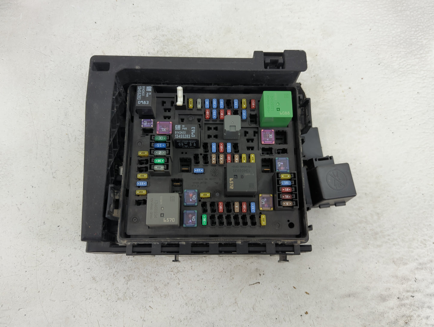 2020-2022 Chevrolet Traverse Fusebox Fuse Box Panel Relay Module P/N:8494 9767 Fits Fits 2019 2020 2021 2022 OEM Used Auto P
